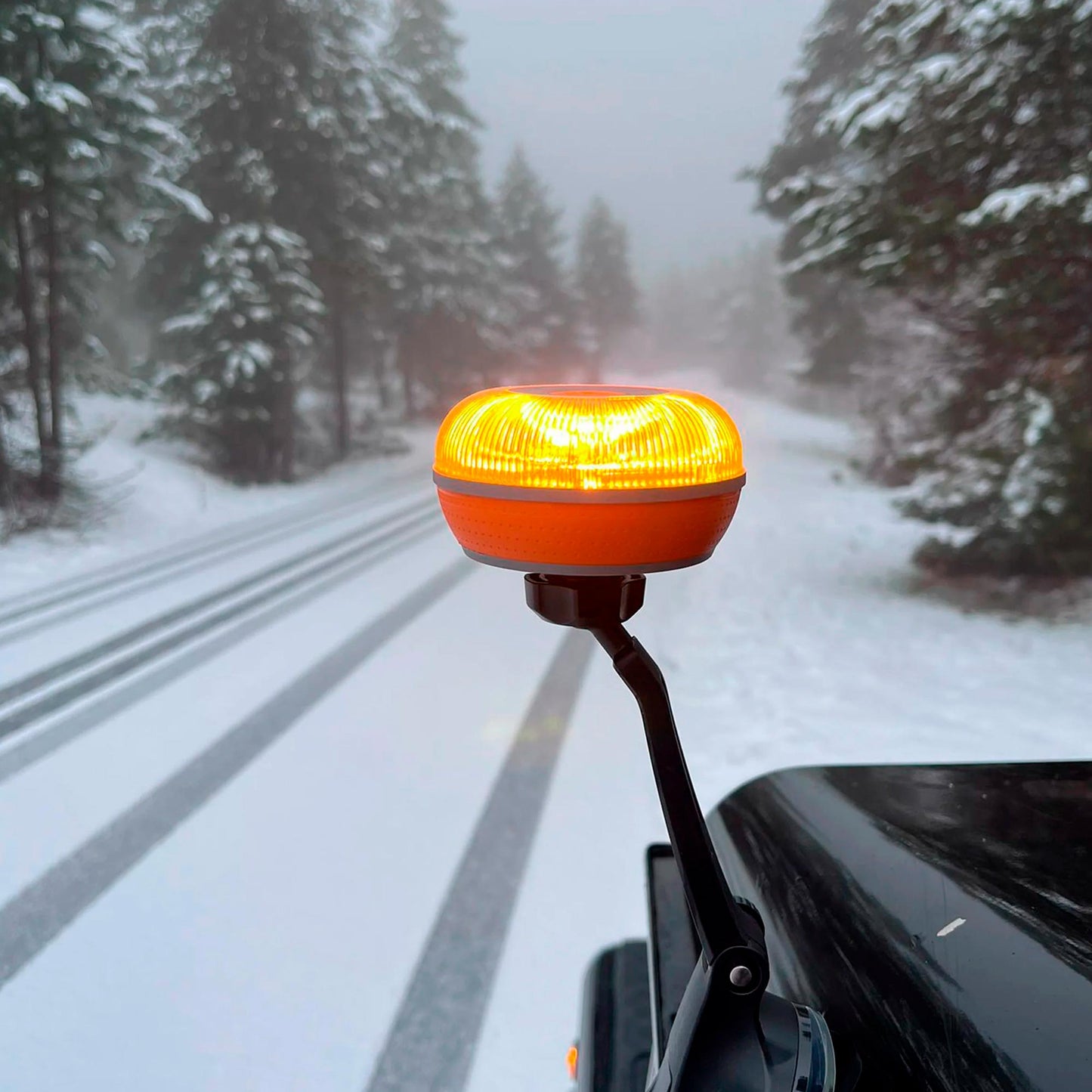 FlashLED Soporte con ventosa largo articulado para baliza V16 conectada, máxima visibilidad y fijación segura en carretera